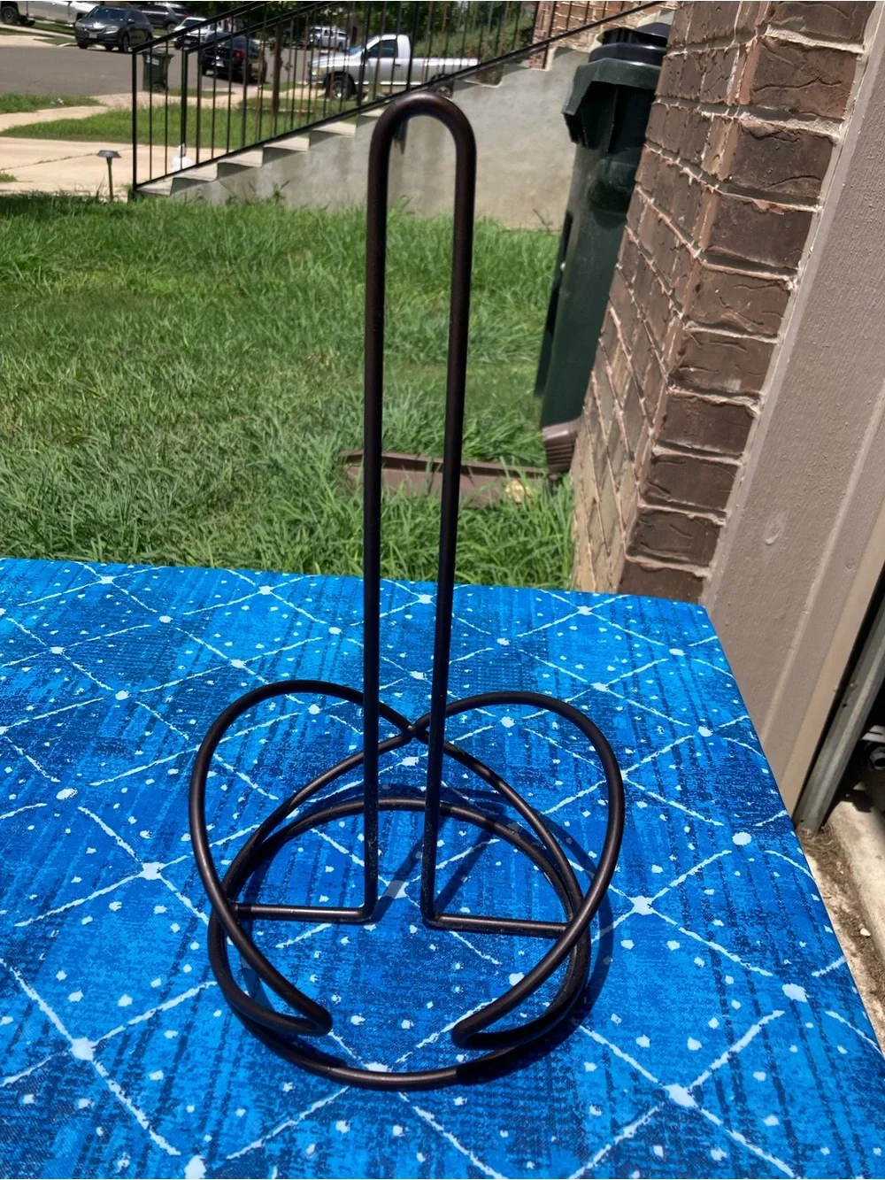 Metal Paper Towel Holder in Dark Bronze